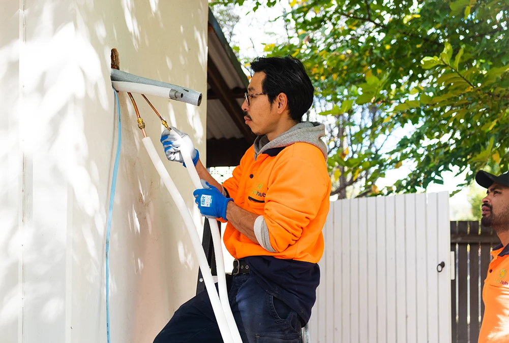 air-con-install-wall-pipes